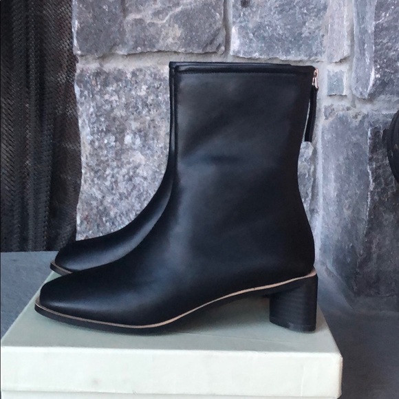 Simply adorable booties size 7 - Picture 3 of 5